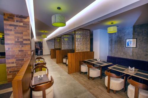 Hotel Raj Riveria - 레스토랑