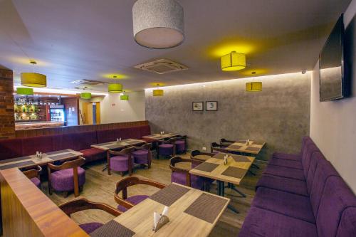 Hotel Raj Riveria - 레스토랑