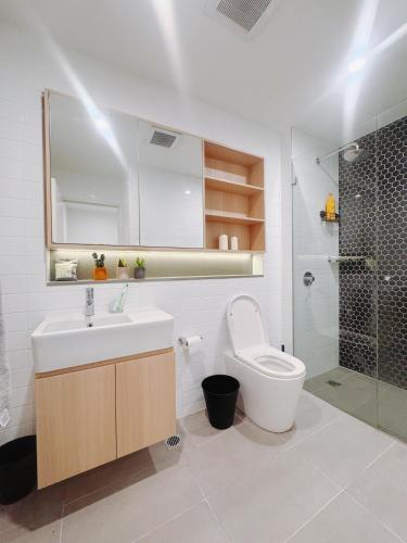 Bathroom, Modern 2B2B Apartment Close City in Waterloo