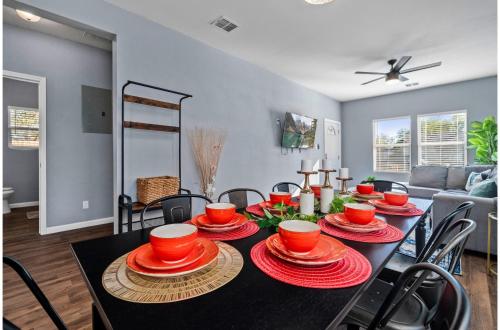 Step into Comfort in this 3BR2BA Downtown Retreat in San Antonio, USA