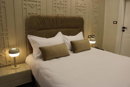 Deluxe Double Room image 10