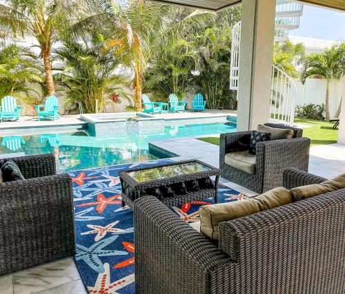 The Ritz thumb 4
