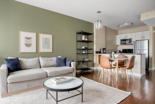 Koreatown 1br w gym near dining Wilshire Blvd LAX-1177 in Los Angeles, USA