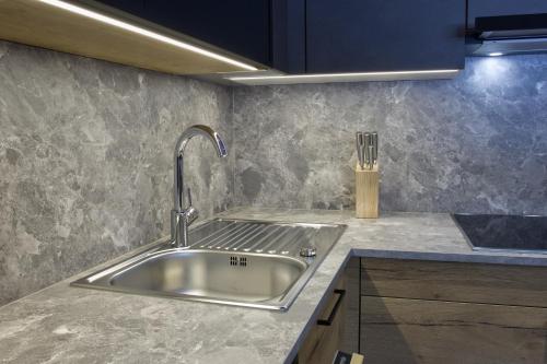 Tonibauer - main image