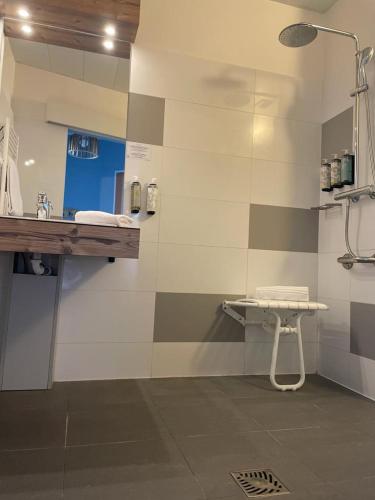 ฝักบัว, Baya Hotel in แคปบริตง