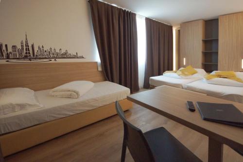 Ambassador Suite Hotel - image 14