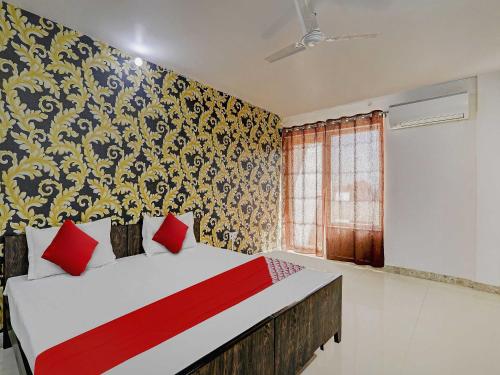 OYO Flagship Ck Inn Near Chaudhary Charan Singh International Airport