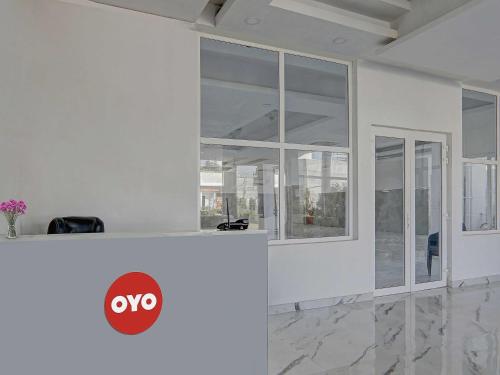 OYO Flagship Ck Inn Near Chaudhary Charan Singh International Airport