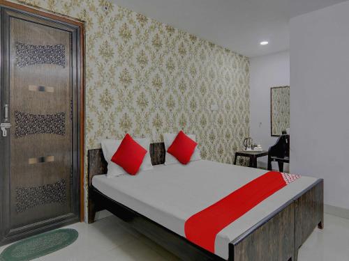 OYO Flagship Ck Inn Near Chaudhary Charan Singh International Airport