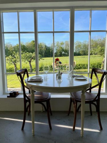 Étterem, Ekenäs Gård på Österlen (Ekenas Gard pa Osterlen) in Simrishamn