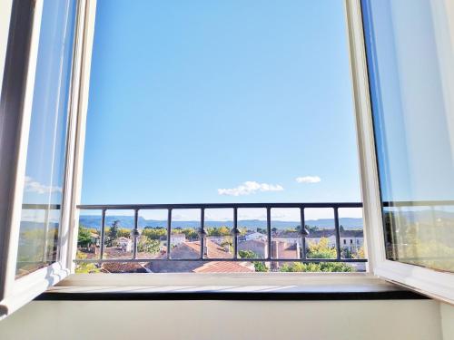 Grand studio lumineux au calme, centre historique in Pertuis Városközpont