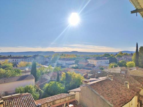 Grand studio lumineux au calme, centre historique in Pertuis Városközpont