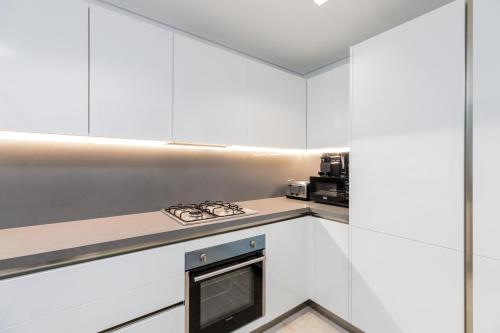Maison Privee - Classy Urban Retreat with Amazing Dubai Canal Views, Dubaï (photo 9)