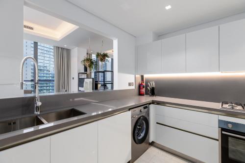 Maison Privee - Classy Urban Retreat with Amazing Dubai Canal Views, Dubaï (photo 8)