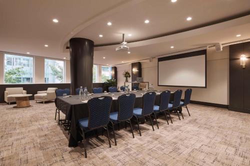 Radisson Hotel & Suites Sydney - image 2