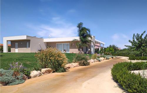  2 Bedroomcozy Home In Modica in 97015 Modica