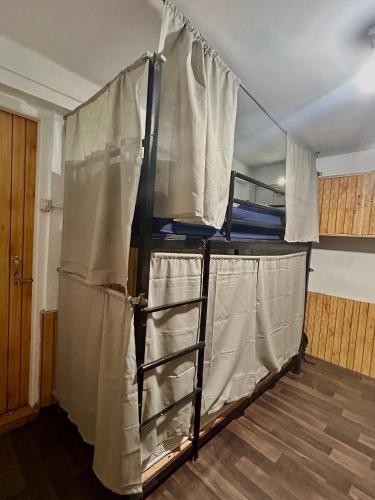 1 bunk bed
