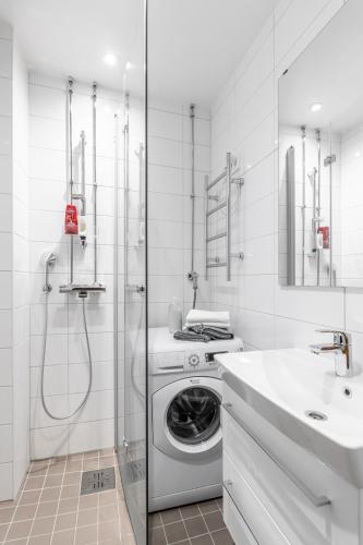 Cozy, spacious and calm apartment - top location, Helsinki (photo 8)