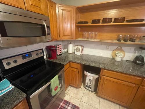 4BR Family Getaway - Pets Welcome, Self Check-In! in Atascocita