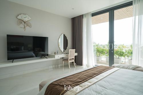 Twin Room with Garden View image 10