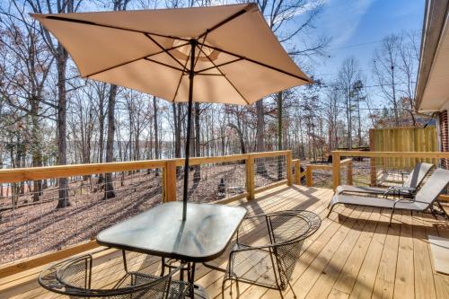 Lake Hartwell Retreat with Deck and Private Dock!