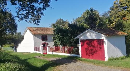 Petite maison dans les bois chambre d'hôte Labatut-Rivière