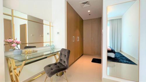 Luxurious Creek Harbour Apt with Balcony & View, Dubaj (zdjęcie 5)