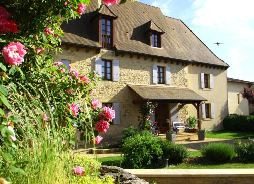 Hotel Archambeau Ideally located in the Thonac area, Hotel Archambeau promises a relaxing and wonderful visit. Featuring a satisfying list of amenities, guests will find their stay at the property a comfortable one. S