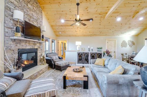 Sevierville Family Cabin Hot Tub and Game Room! in Sevierville, USA
