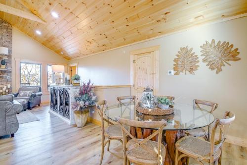Sevierville Family Cabin Hot Tub and Game Room! in Sevierville, USA