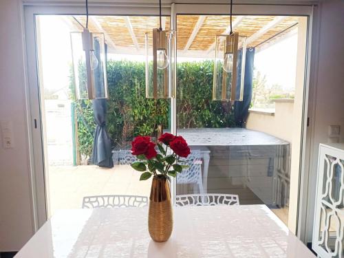 Cocon romantique avec jacuzzi extérieur (Cocon romantique avec jacuzzi exterieur) in Rosieres-pres-Troyes