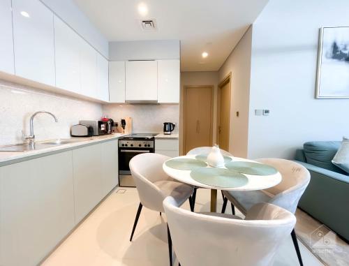Luxury Burj Royale with Balcony & View Downtown - image 2