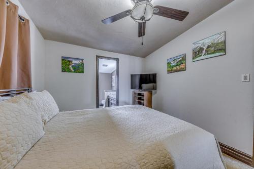 Pet-Friendly Alamogordo Home 16 Mi to White Sands!