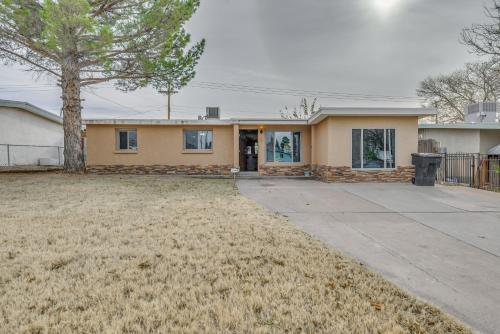 Pet-Friendly Alamogordo Home 16 Mi to White Sands!