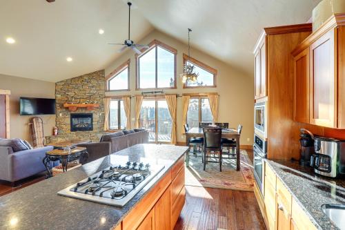 Lead Cabin Rental with Private Hot Tub and Game Room!