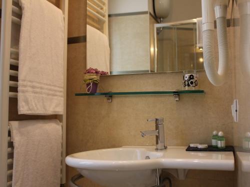 Candia Inn Vatican - image 8