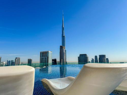 Luxury Apartments with Rooftop Pool in Paramount Hotel Midtown By Aurora, Dubaï