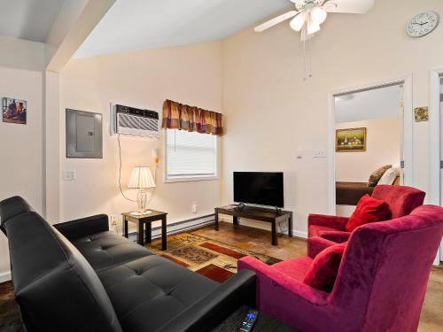 Chardonnay Cottage - GOTL Strip - Cozy & Quaint in Geneva, USA