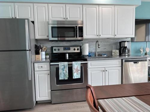 2501 S Ocean Blvd, 0507 - Ocean Front Sleeps 6 in Myrtle Beach, USA