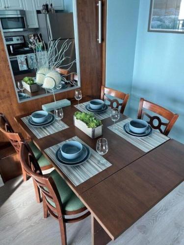2501 S Ocean Blvd, 0507 - Ocean Front Sleeps 6 in Myrtle Beach, USA
