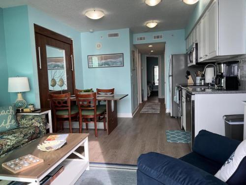 2501 S Ocean Blvd, 0507 - Ocean Front Sleeps 6 in Myrtle Beach, USA