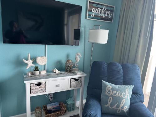 2501 S Ocean Blvd, 0507 - Ocean Front Sleeps 6 in Myrtle Beach, USA