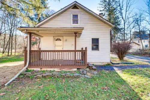 Quaint Tannersville Cottage about 2 Mi to Skiing!