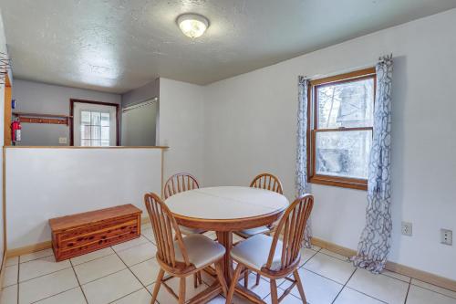 Quaint Tannersville Cottage about 2 Mi to Skiing! in Tannersville, USA