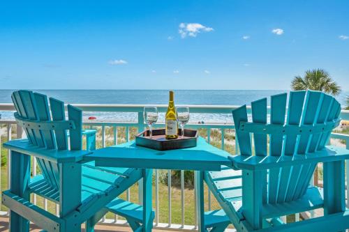 2501 S Ocean Blvd, 0211 - Ocean Front Sleeps 8 in Myrtle Beach, USA