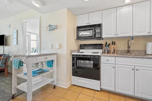 2501 S Ocean Blvd, 0211 - Ocean Front Sleeps 8 in Myrtle Beach, USA