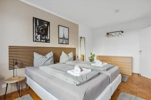 Larooms Merseburg - Apartment NP61 - 2 Zimmer - 4 Betten - Waschmaschine - Parkplatz - Balkon in Merseburg, Deutschland