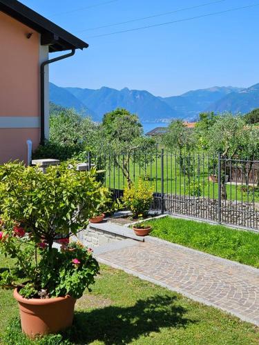 Apartment with garden and parking