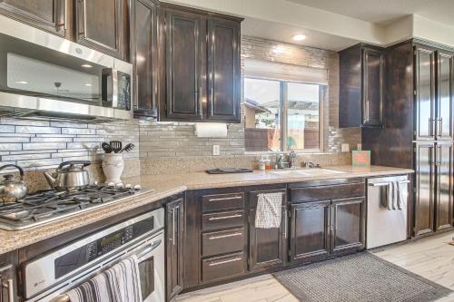 Indio Oasis with Heated Saltwater Pool and Hot Tub! in Indio, USA