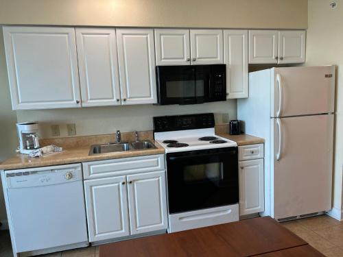 2501 S Ocean Blvd, 1109 - Ocean Front Sleeps 6 in Myrtle Beach, USA